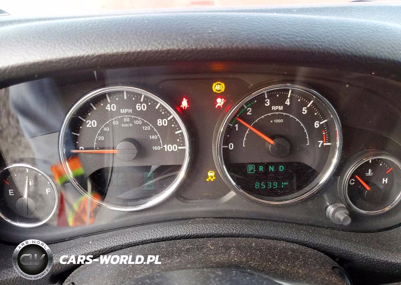 2018 Jeep Wrangler Unlimited Sahara VIN:1C4BJWEG1JL935607 - 9