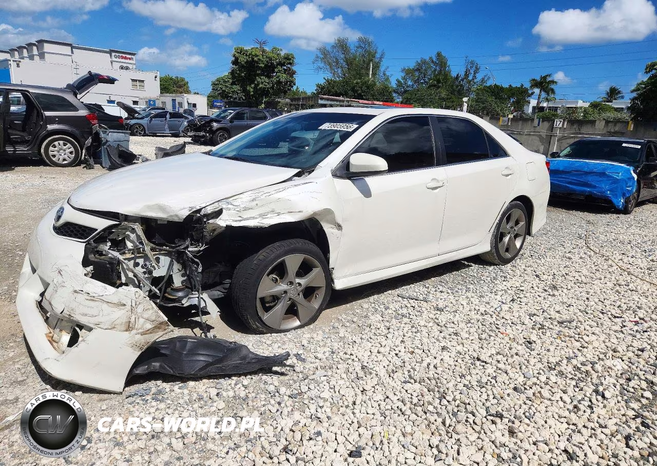 2012 Toyota Camry Se Sport Limited Edition – zdjęcie 1 z 12