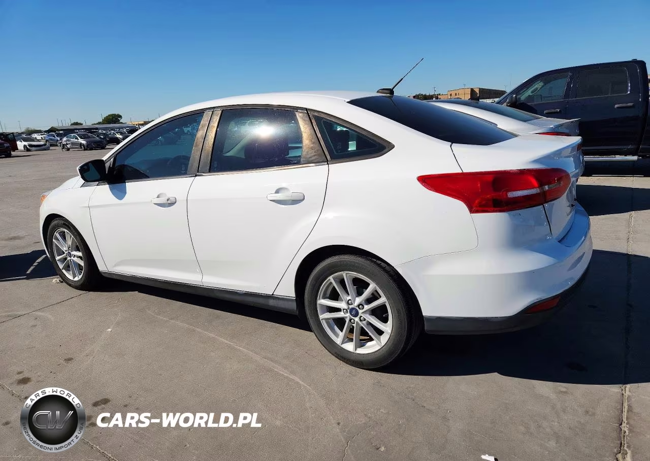 2018 Ford Focus Se VIN:1FADP3F28JL302570 - 2