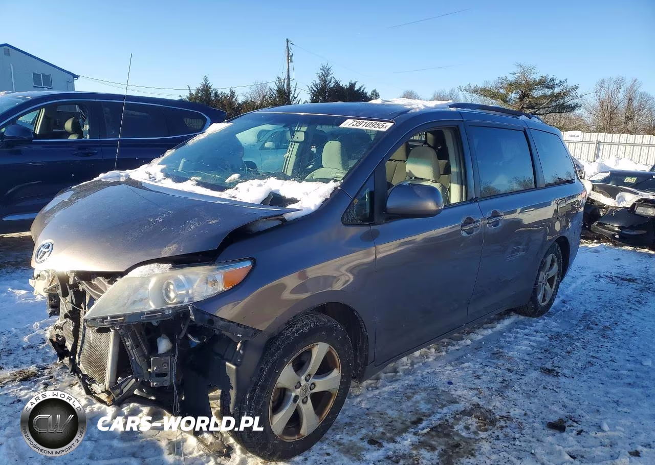 2011 Toyota Sienna Le 8-Passenger