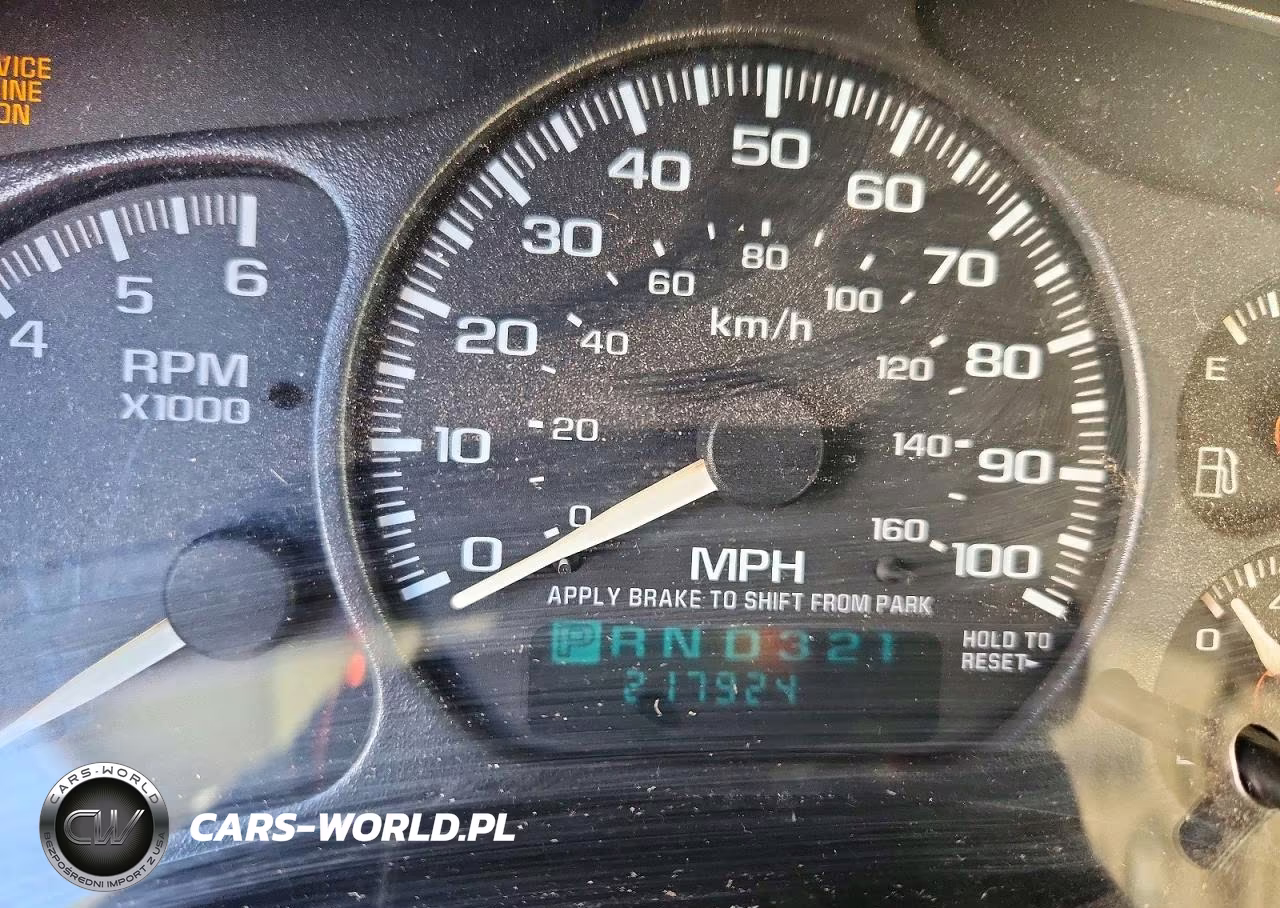 2002 Chevrolet Tahoe C1500 VIN:1GNEC13T52R121914 - 9