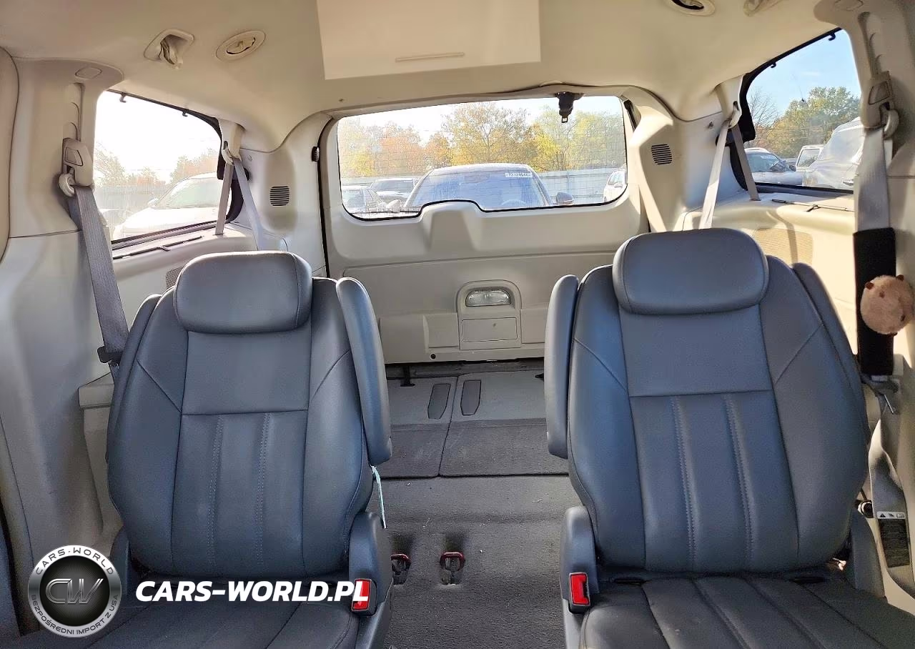 2008 Chrysler Town & Country Touring VIN:2A8HR54P28R841678 - 10