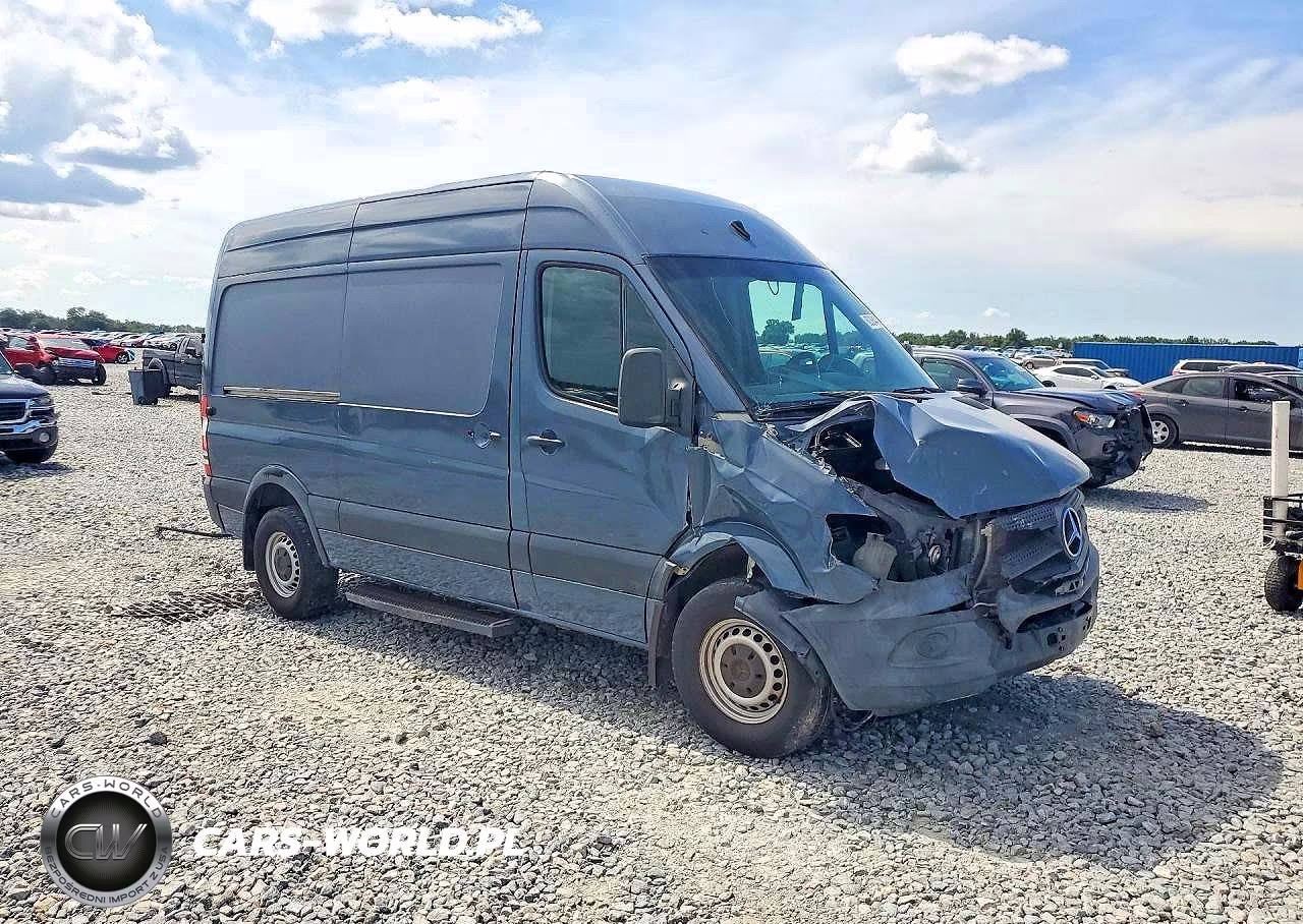 2018 Mercedes-Benz Sprinter 2500 Standard Roof V6 VIN:WD3PE7CD2JP640804 - 4