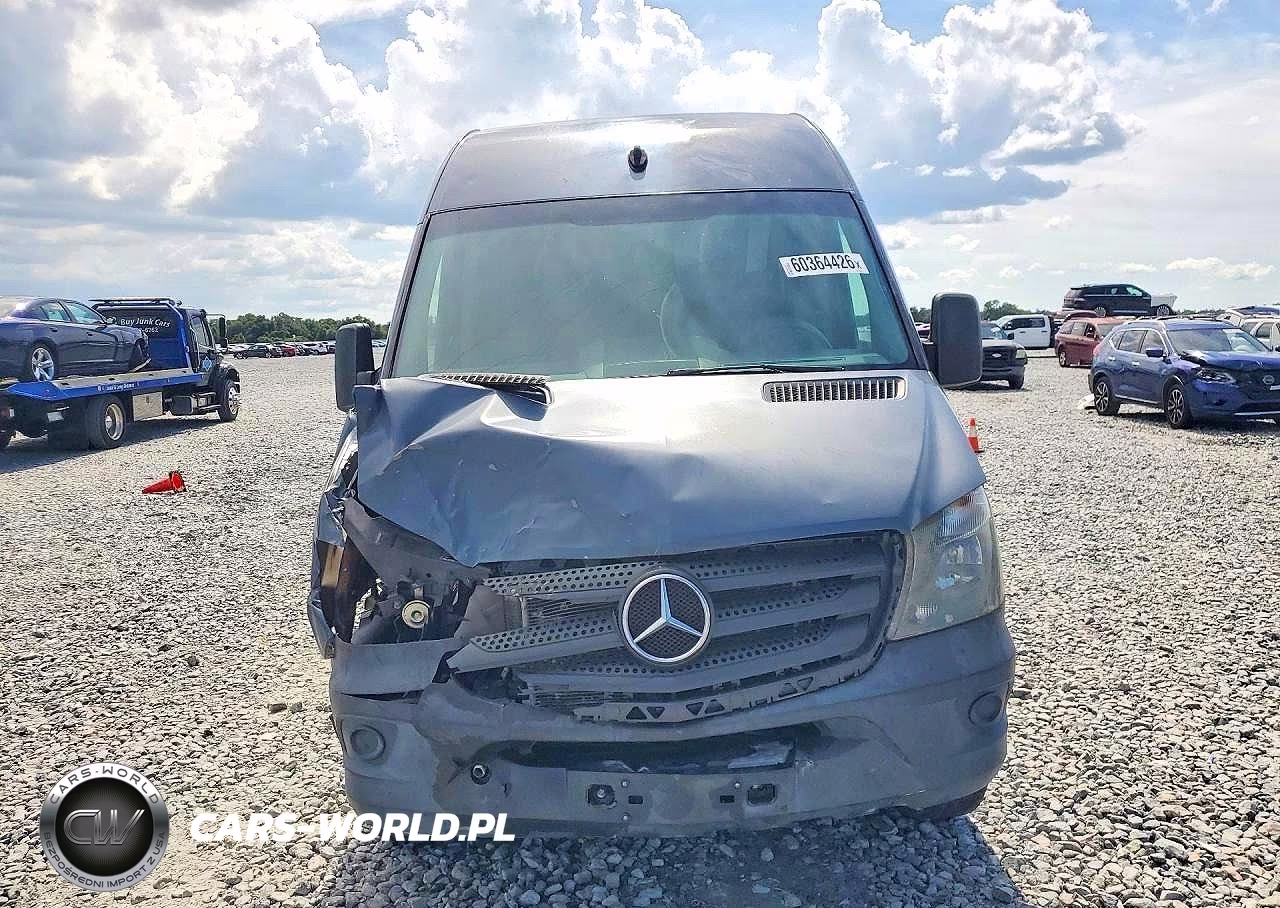 2018 Mercedes-Benz Sprinter 2500 Standard Roof V6 VIN:WD3PE7CD2JP640804 - 5