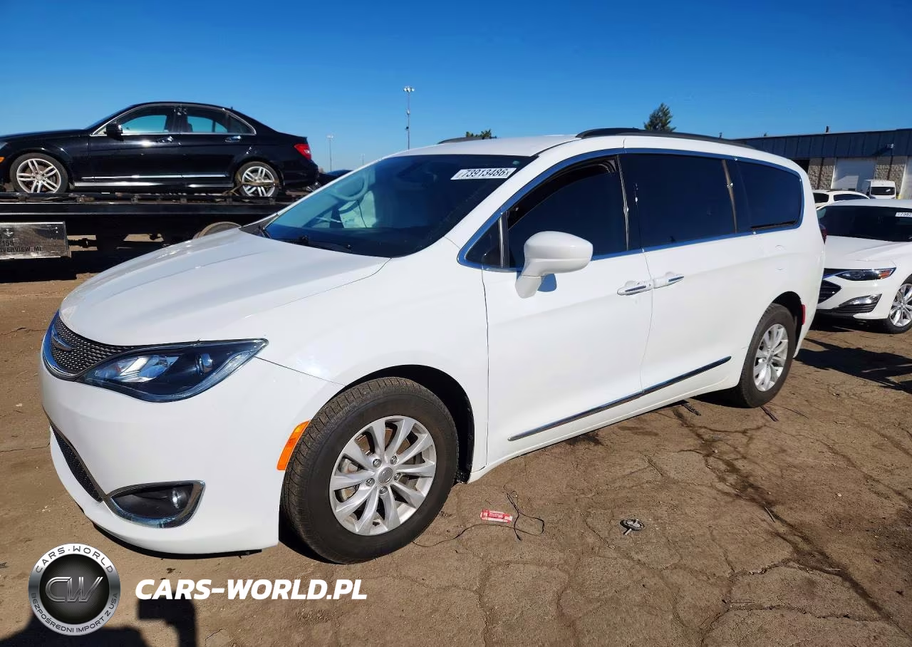 2017 Chrysler Pacifica Touring L VIN:2C4RC1BG5HR656453 - 1
