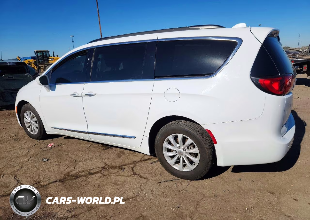 2017 Chrysler Pacifica Touring L VIN:2C4RC1BG5HR656453 - 2