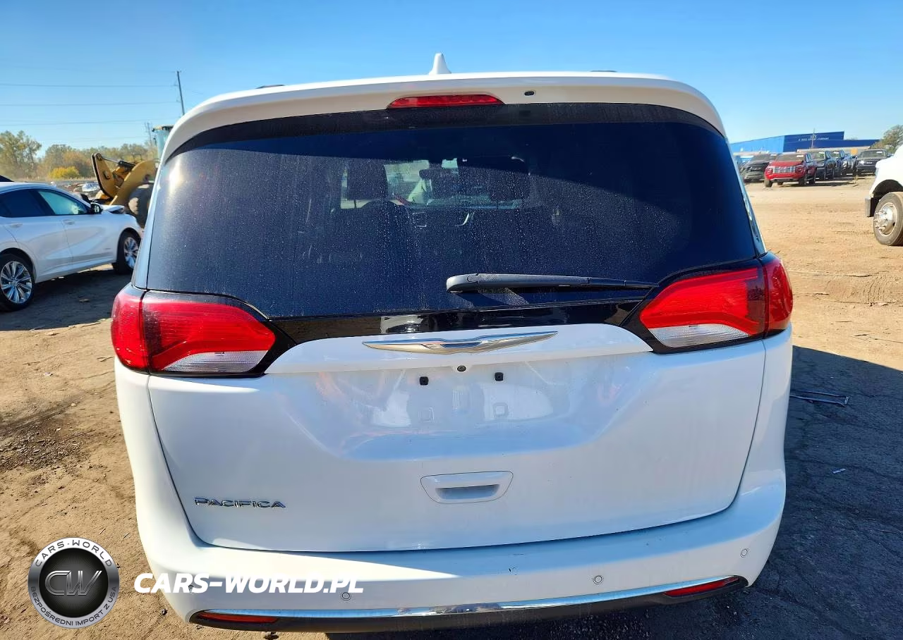 2017 Chrysler Pacifica Touring L VIN:2C4RC1BG5HR656453 - 6