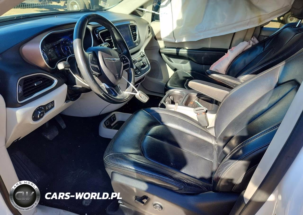 2017 Chrysler Pacifica Touring L VIN:2C4RC1BG5HR656453 - 7