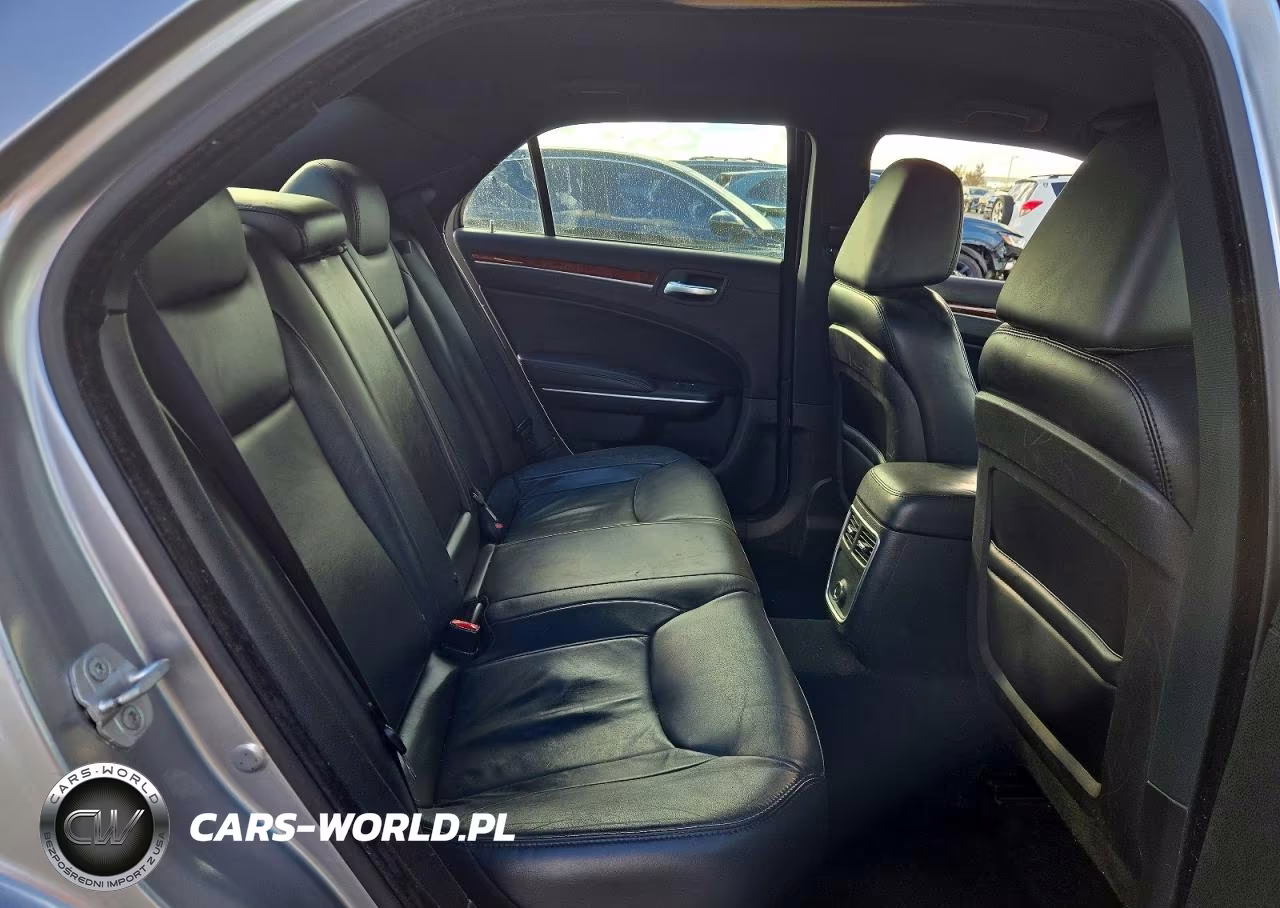 2013 Chrysler 300 VIN:2C3CCAAG5DH633718 - 10
