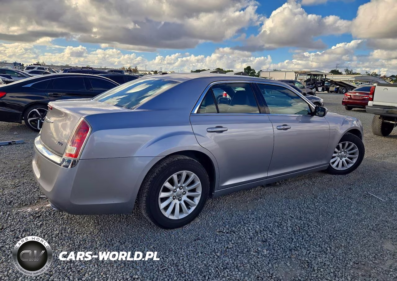 2013 Chrysler 300 VIN:2C3CCAAG5DH633718 - 3