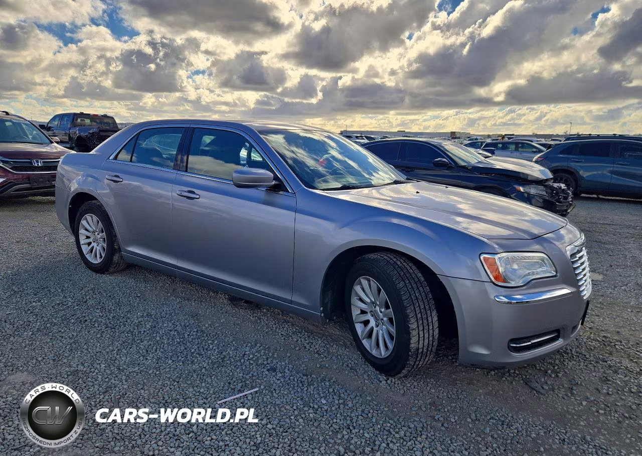 2013 Chrysler 300 VIN:2C3CCAAG5DH633718 - 4