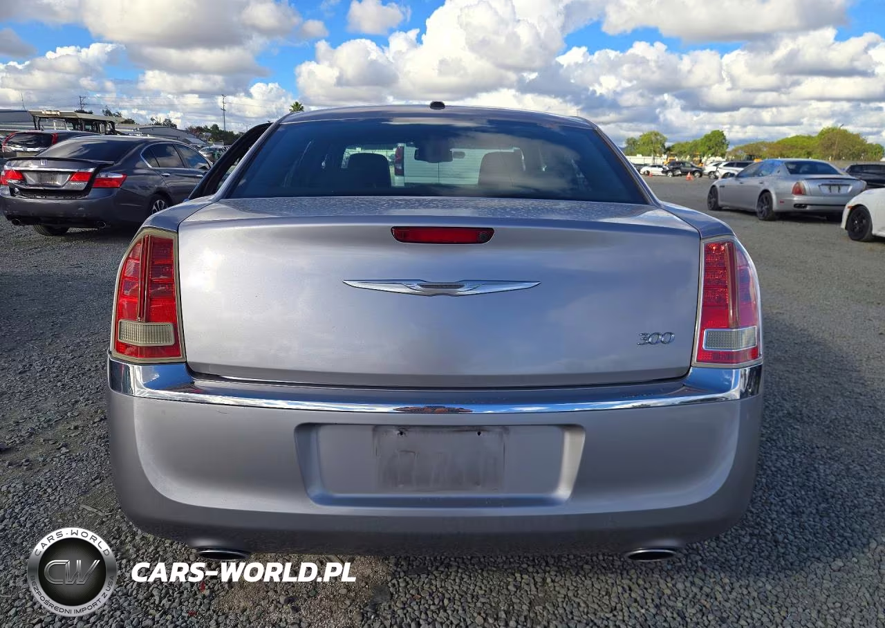 2013 Chrysler 300 VIN:2C3CCAAG5DH633718 - 6