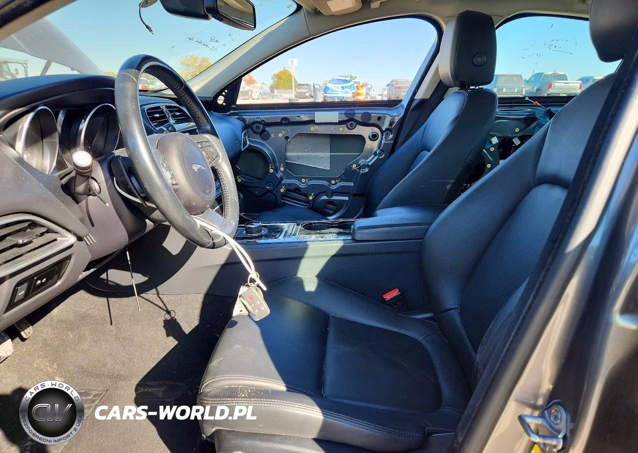 2017 Jaguar Xe Premium VIN:SAJAJ4BVXHA952416 - 7