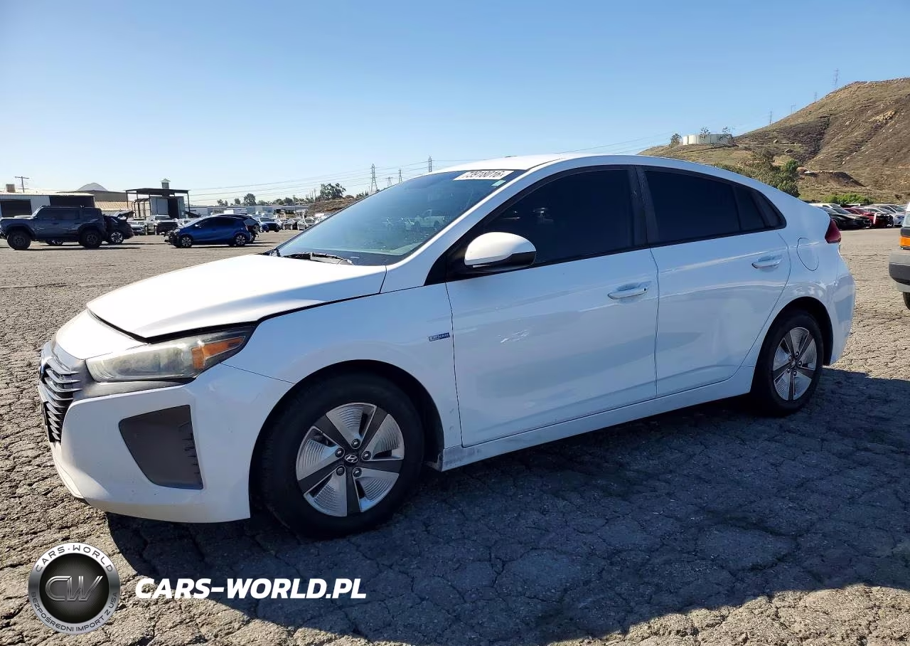 2018 Hyundai Ioniq Blue VIN:KMHC65LC3JU073853 - 1