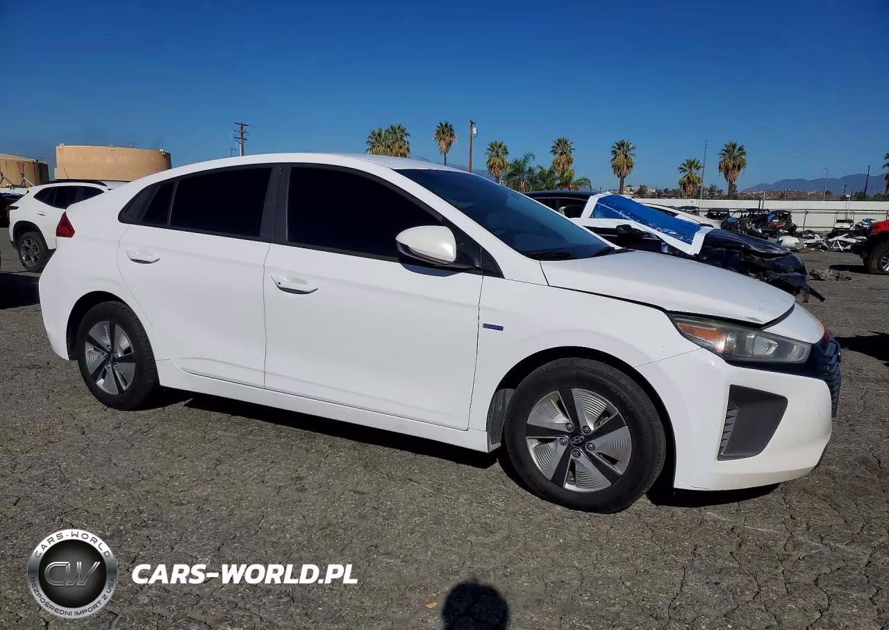 2018 Hyundai Ioniq Blue VIN:KMHC65LC3JU073853 - 4