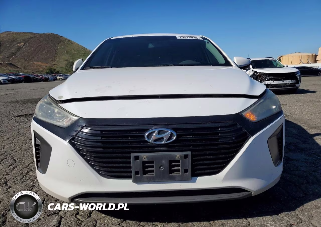2018 Hyundai Ioniq Blue VIN:KMHC65LC3JU073853 - 5