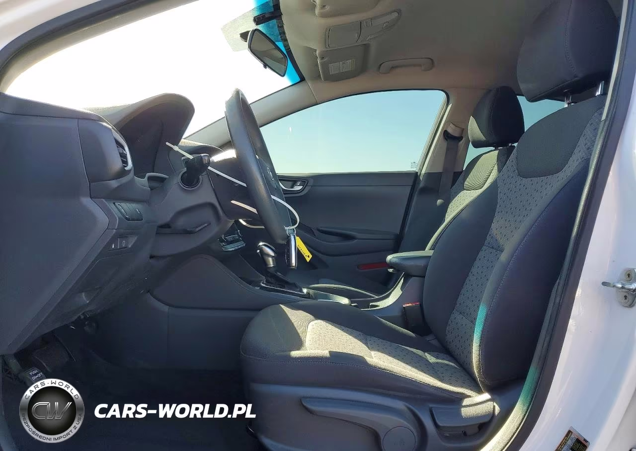 2018 Hyundai Ioniq Blue VIN:KMHC65LC3JU073853 - 7
