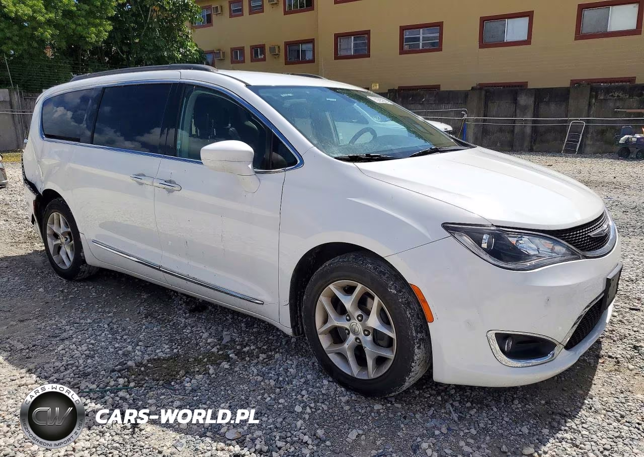 2017 Chrysler Pacifica Touring L VIN:2C4RC1BG7HR506618 - 4