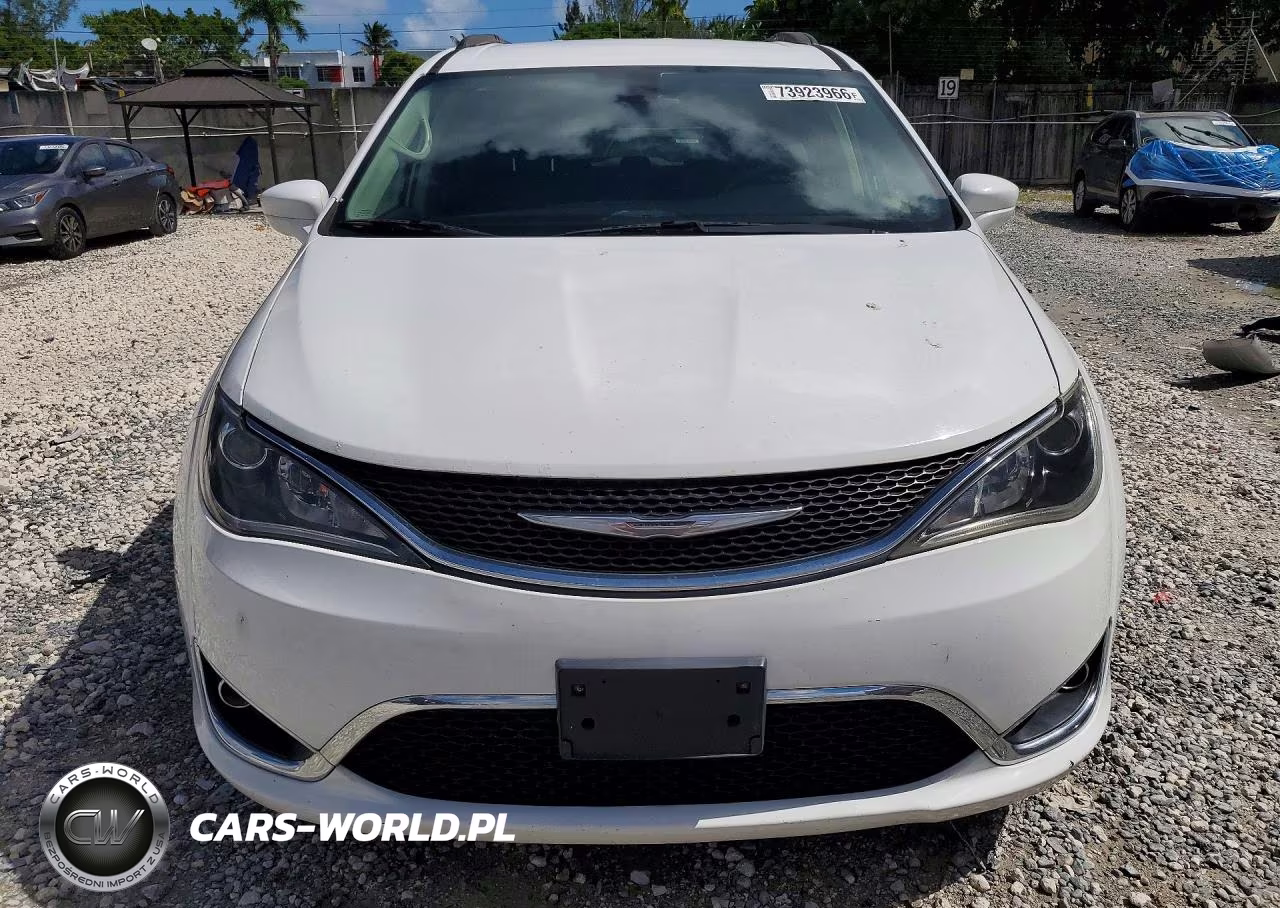 2017 Chrysler Pacifica Touring L VIN:2C4RC1BG7HR506618 - 5