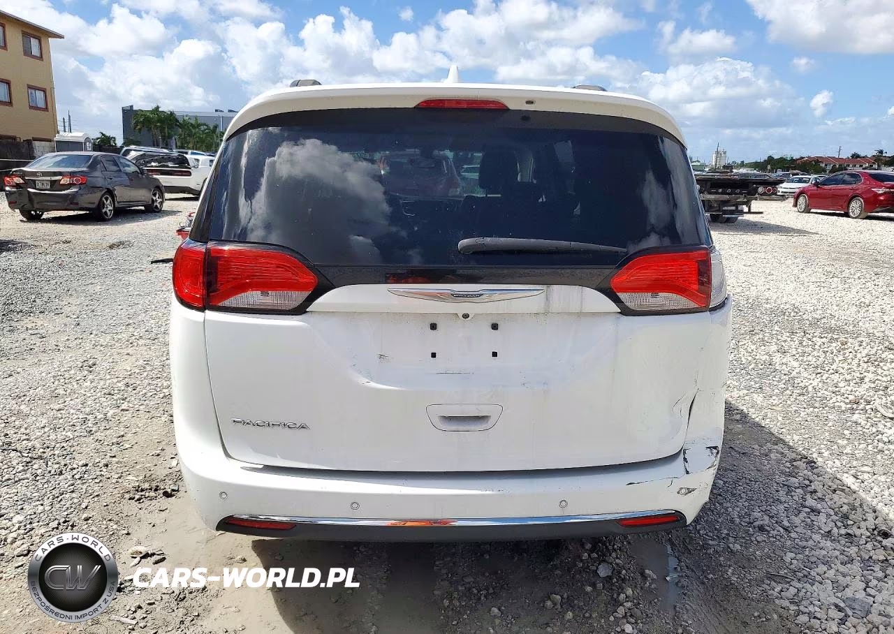 2017 Chrysler Pacifica Touring L VIN:2C4RC1BG7HR506618 - 6