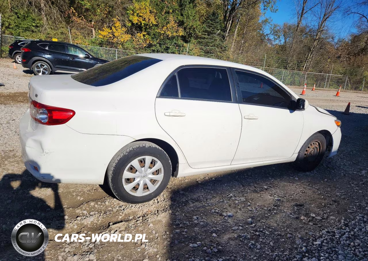 2011 Toyota Corolla Le VIN:JTDBU4EE7B9169553 - 3