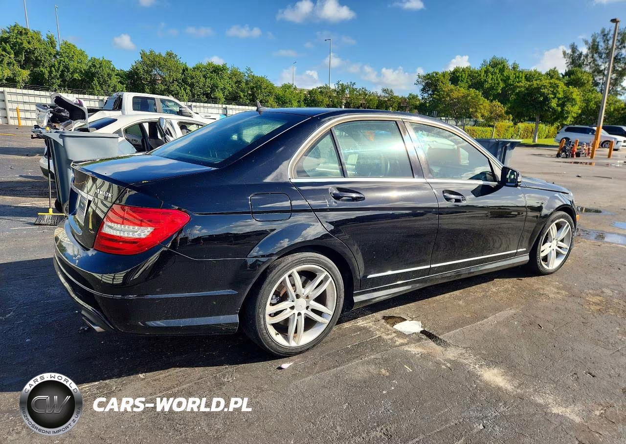 2013 Mercedes-Benz C 300 4Matic VIN:WDDGF8ABXDR261218 - 3