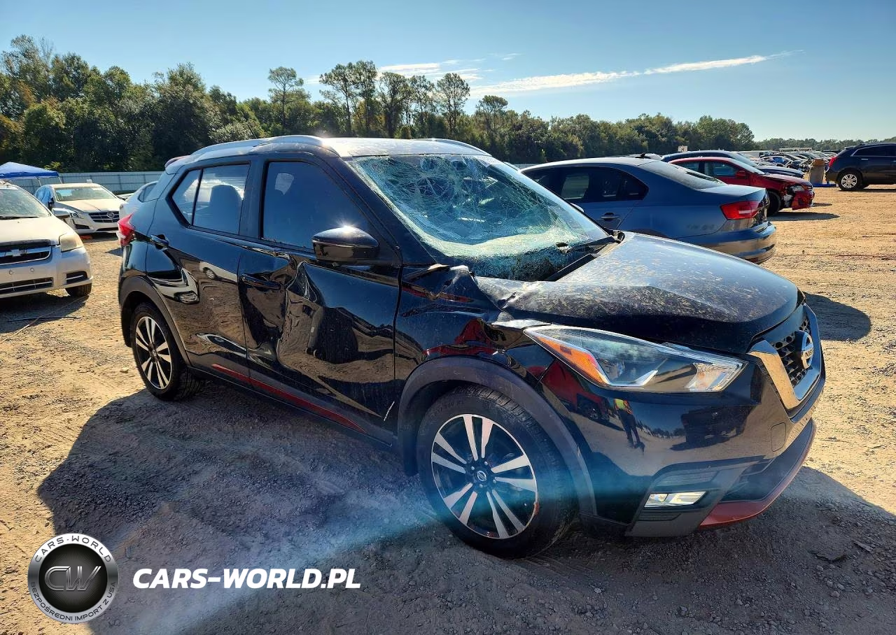2018 Nissan Kicks Sr VIN:3N1CP5CUXJL532478 - 4