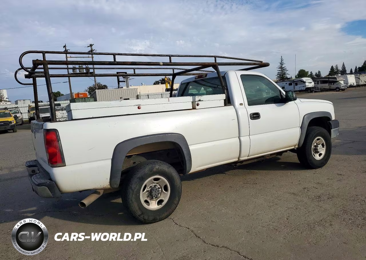 2004 Chevrolet Silverado C2500 Heavy Duty VIN:1GCHC24U04E282393 - 3