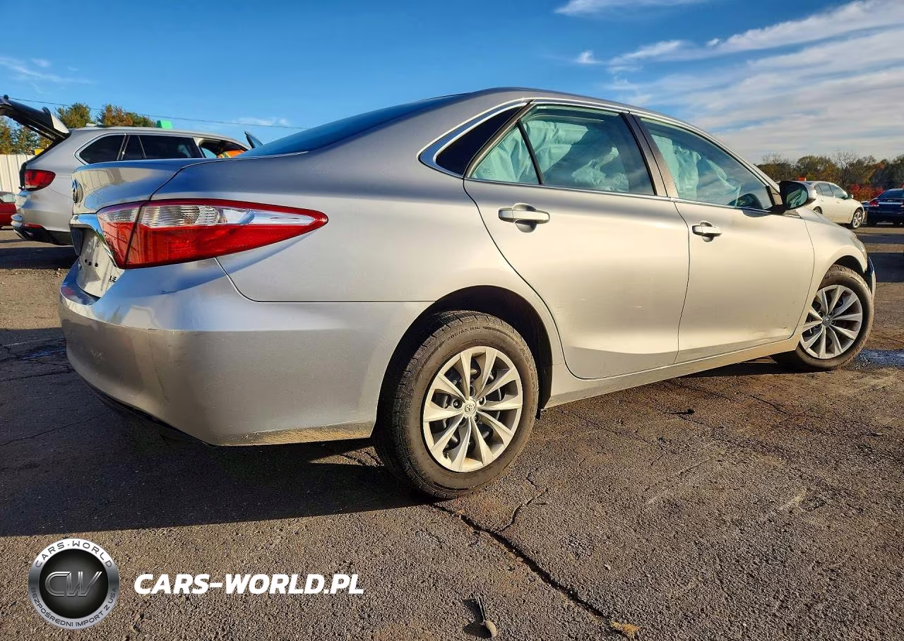 2016 Toyota Camry Le VIN:4T4BF1FK5GR530071 - 3