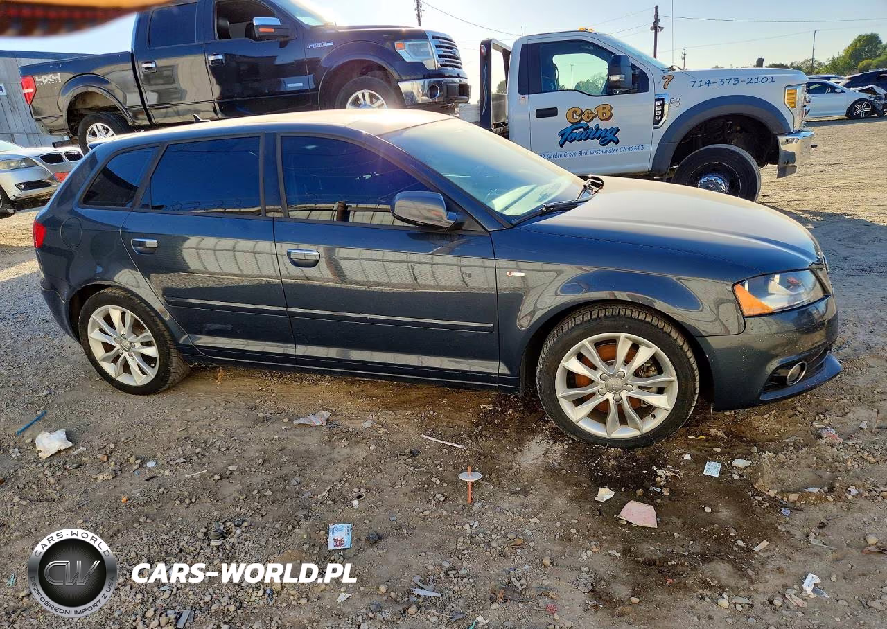 2013 Audi A3 Premium VIN:WAUBEAFM2DA021696 - 4