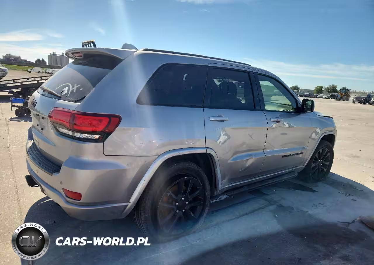 2017 Jeep Grand Cherokee Laredo VIN:1C4RJEAG3HC761953 - 3