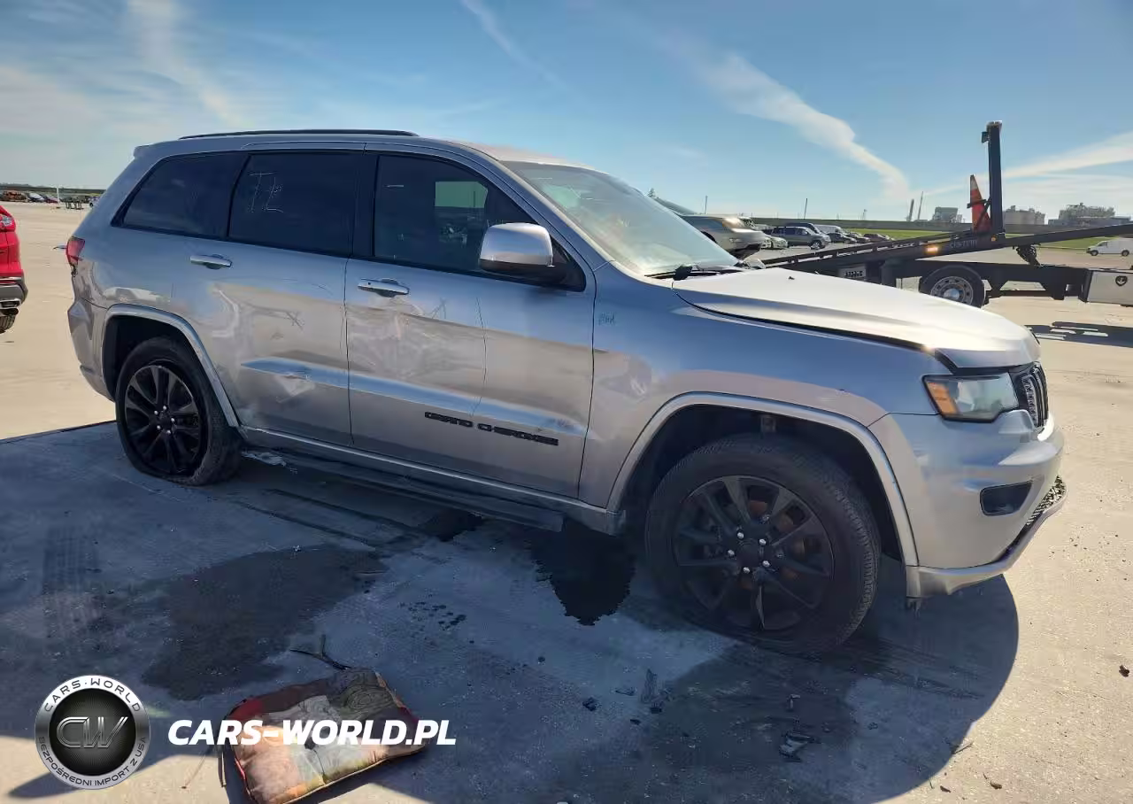 2017 Jeep Grand Cherokee Laredo VIN:1C4RJEAG3HC761953 - 4