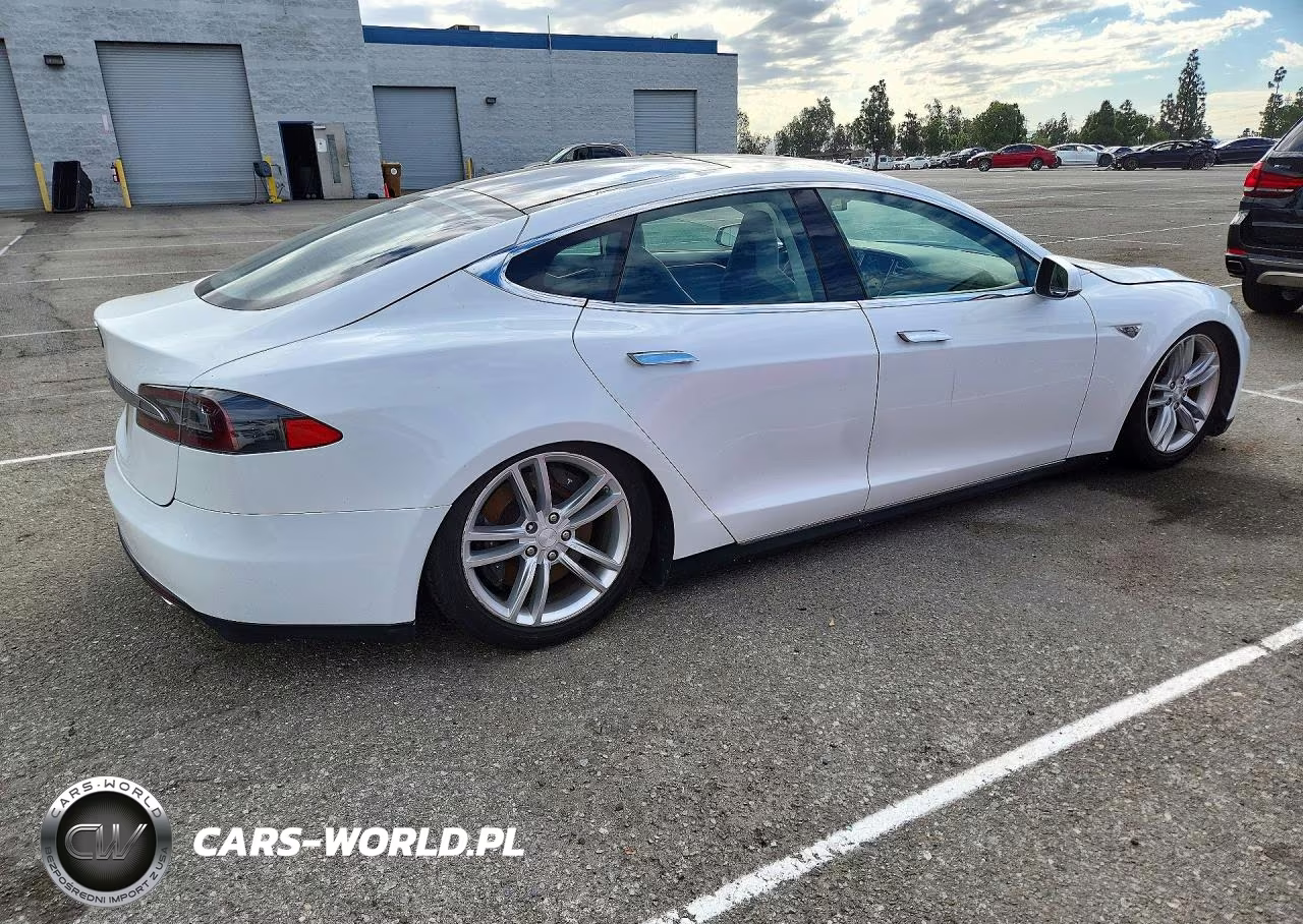 2013 Tesla Model S VIN:5YJSA1CN8DFP04313 - 3