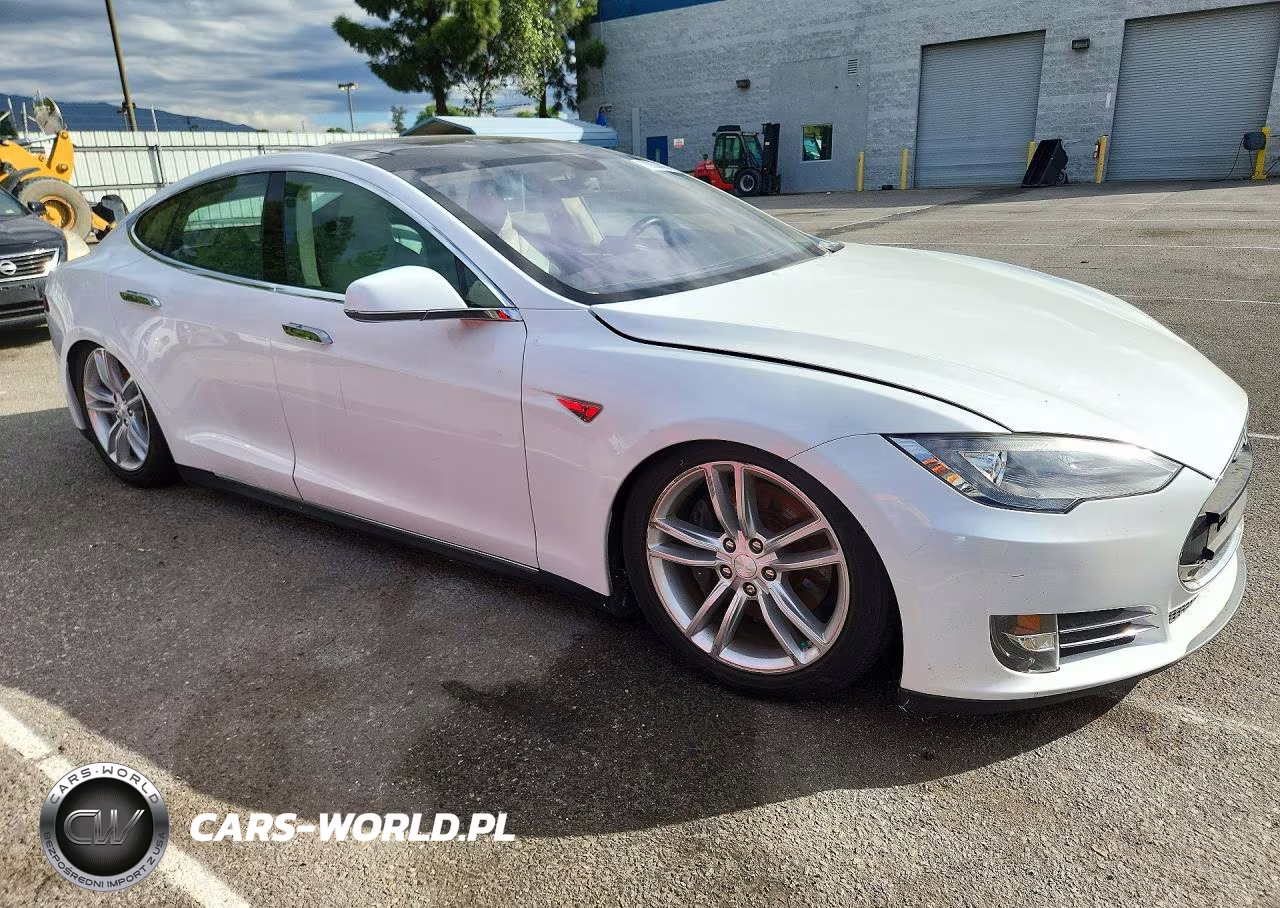 2013 Tesla Model S VIN:5YJSA1CN8DFP04313 - 4