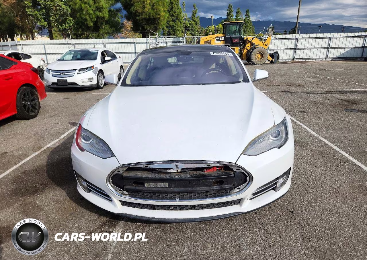 2013 Tesla Model S VIN:5YJSA1CN8DFP04313 - 5