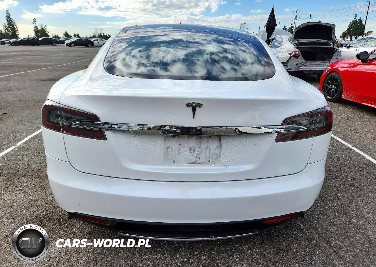 2013 Tesla Model S VIN:5YJSA1CN8DFP04313 - 6