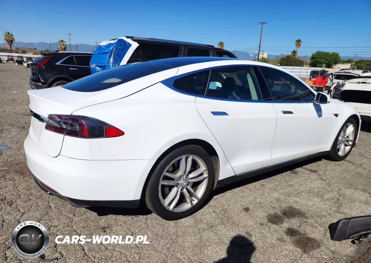 2013 Tesla Model S VIN:5YJSA1AC7DFP10881 - 3