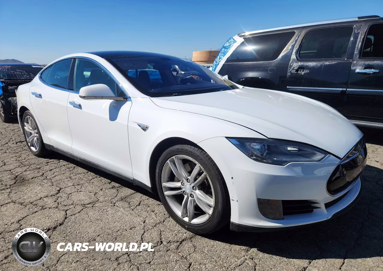 2013 Tesla Model S VIN:5YJSA1AC7DFP10881 - 4