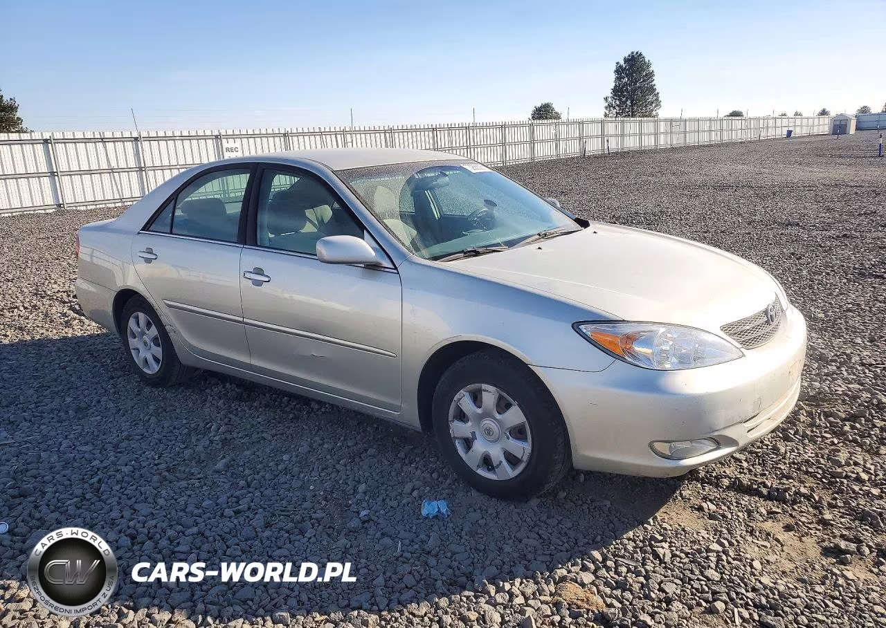 2003 Toyota Camry Le VIN:JTDBE32K530149048 - 4