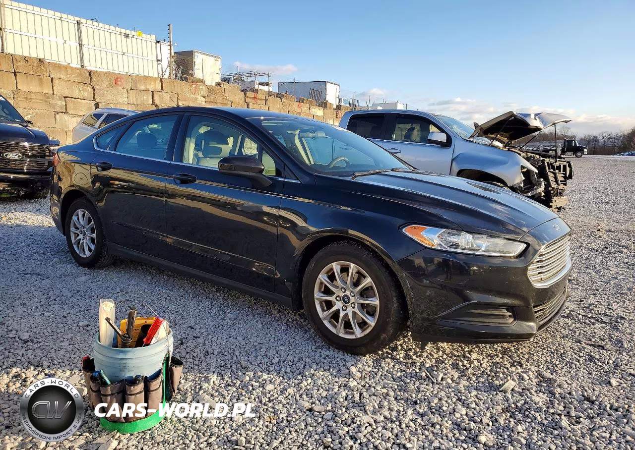 2015 Ford Fusion S VIN:3FA6P0G70FR243234 - 4