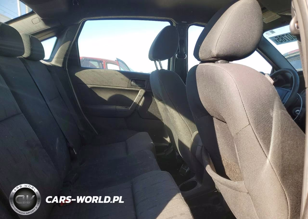 2010 Ford Focus Se VIN:1FAHP3FN8AW105053 - 10