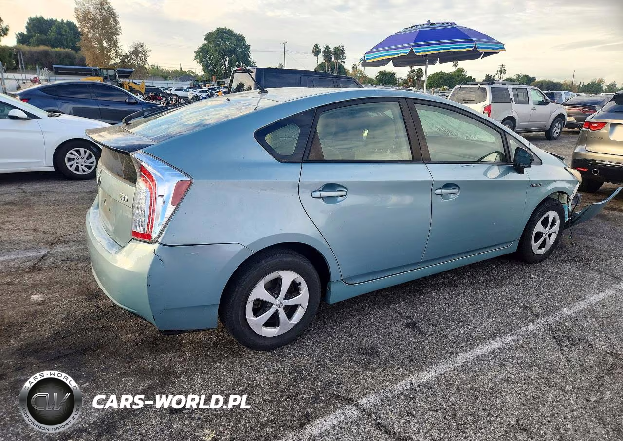2013 Toyota Prius Two VIN:JTDKN3DU9D5694494 - 3