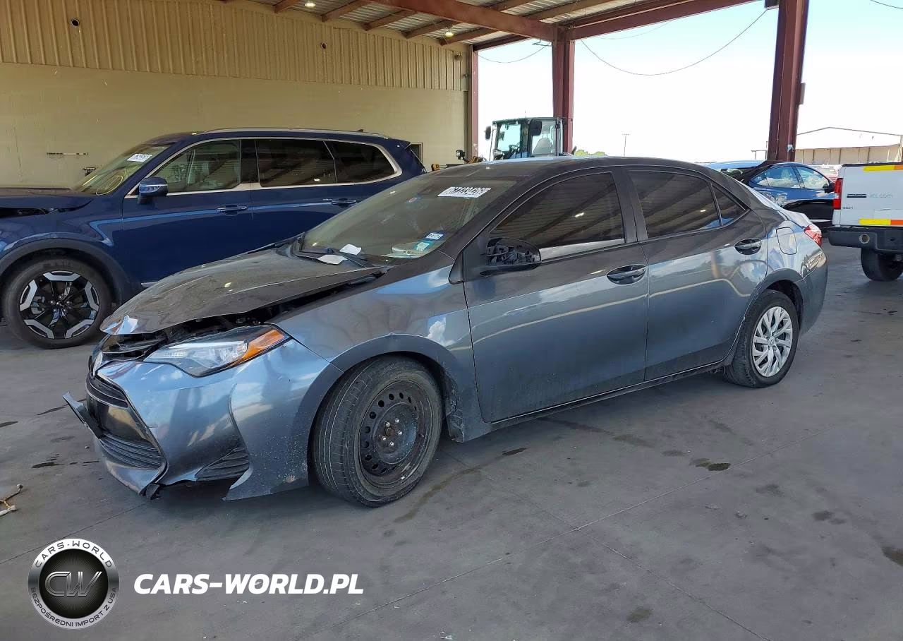 2018 Toyota Corolla Le VIN:2T1BURHE0JC009547 - 1