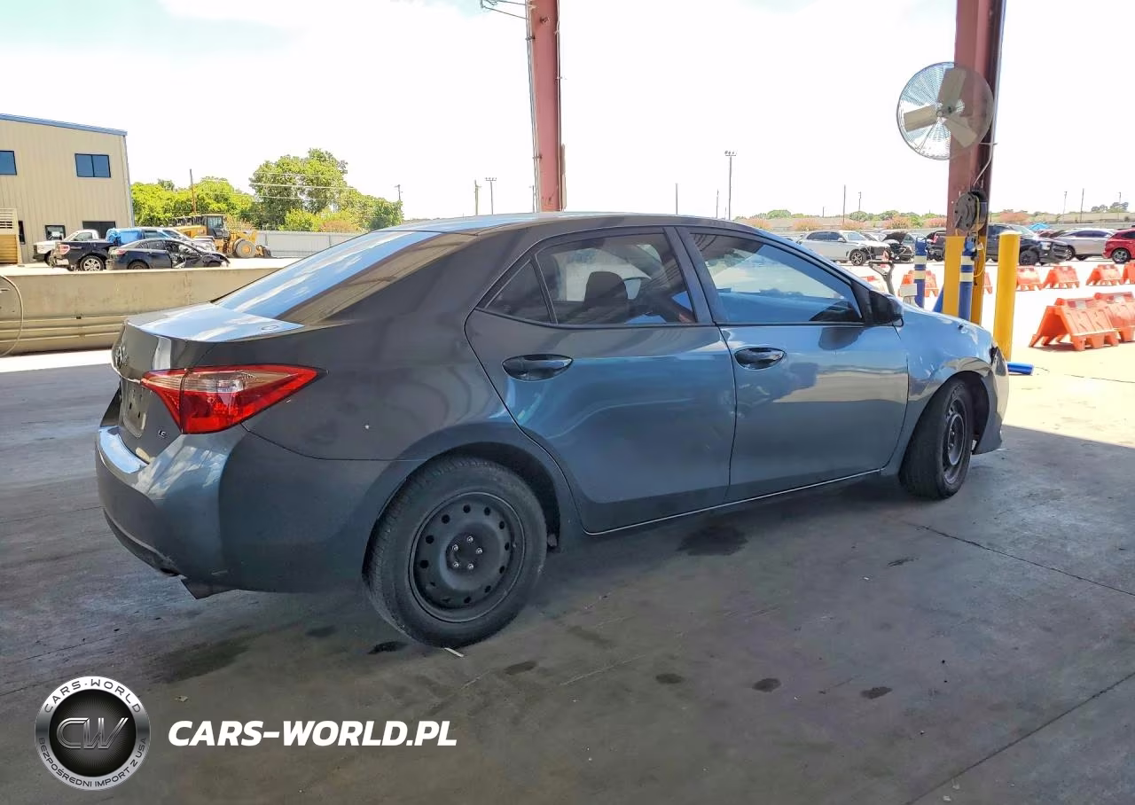 2018 Toyota Corolla Le VIN:2T1BURHE0JC009547 - 3