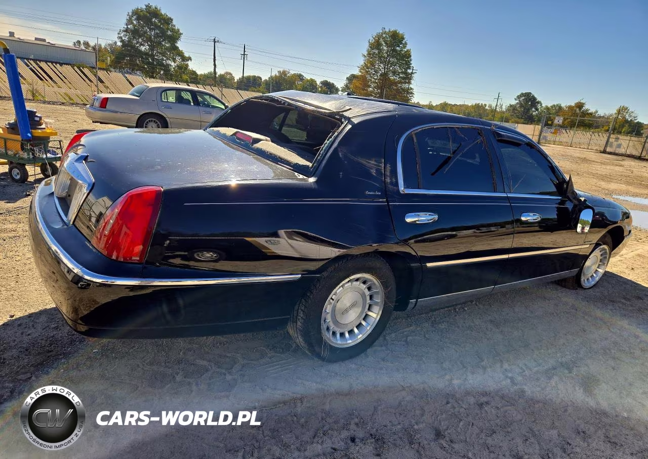 2000 Lincoln Town Car Executive VIN:1LNHM81W5YY765948 - 3