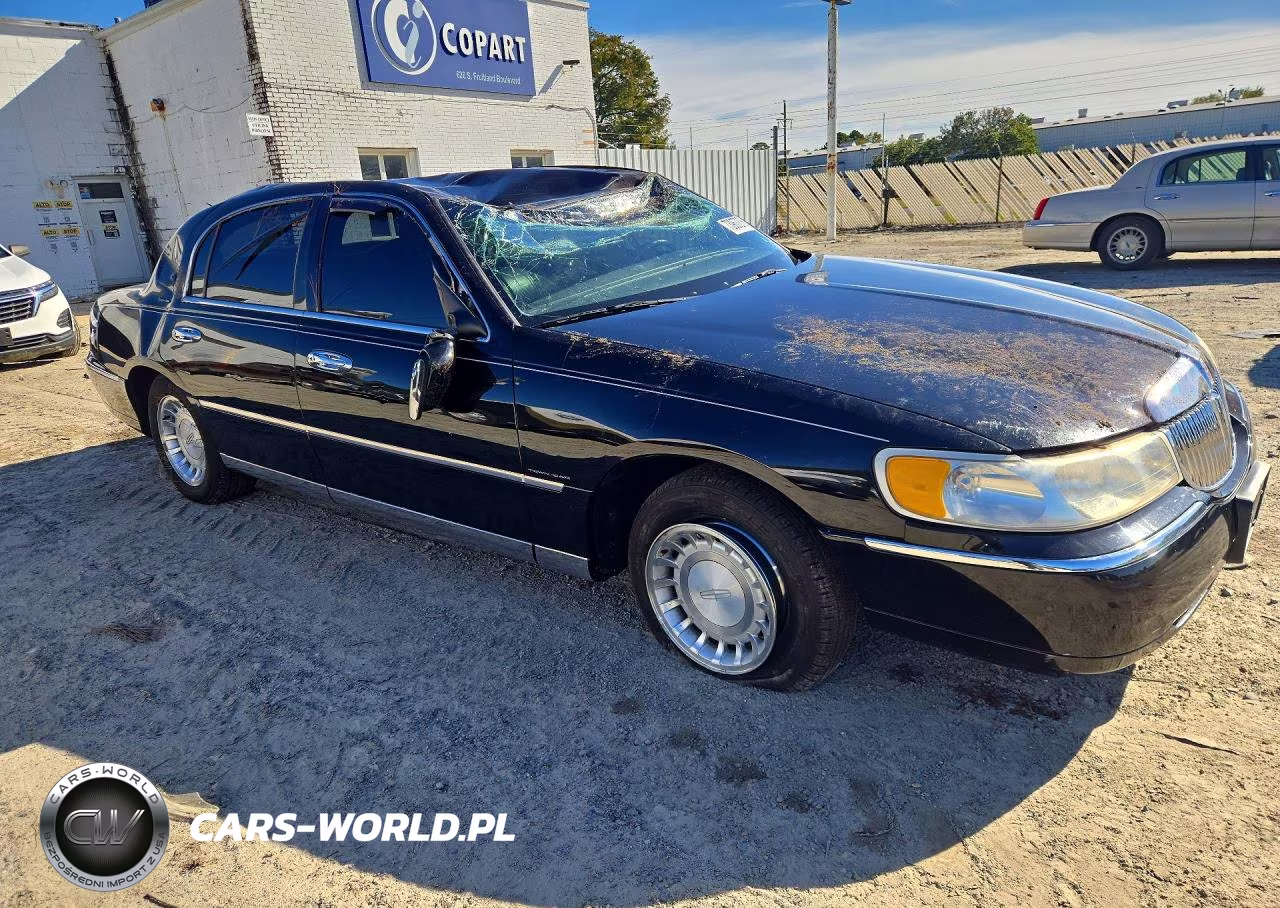 2000 Lincoln Town Car Executive VIN:1LNHM81W5YY765948 - 4