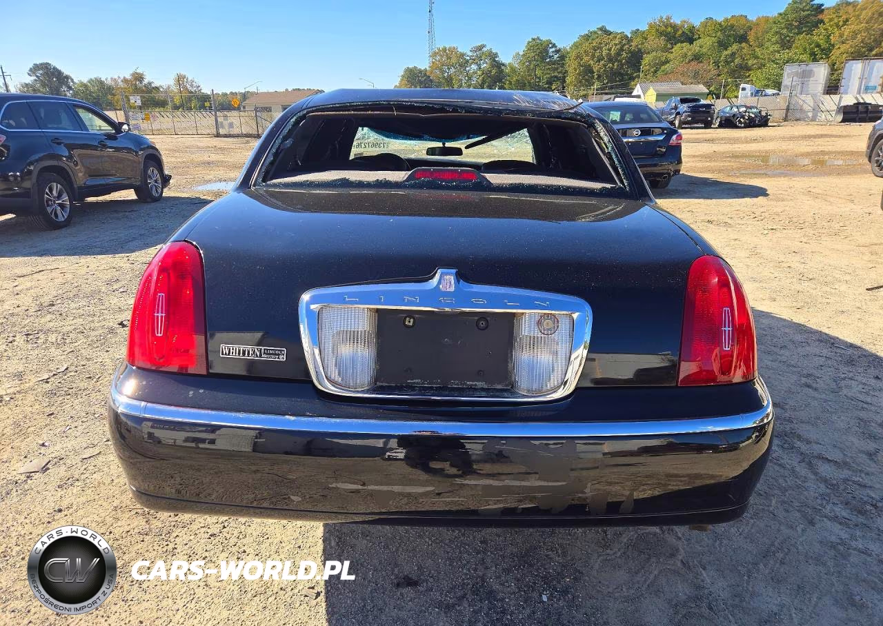 2000 Lincoln Town Car Executive VIN:1LNHM81W5YY765948 - 6