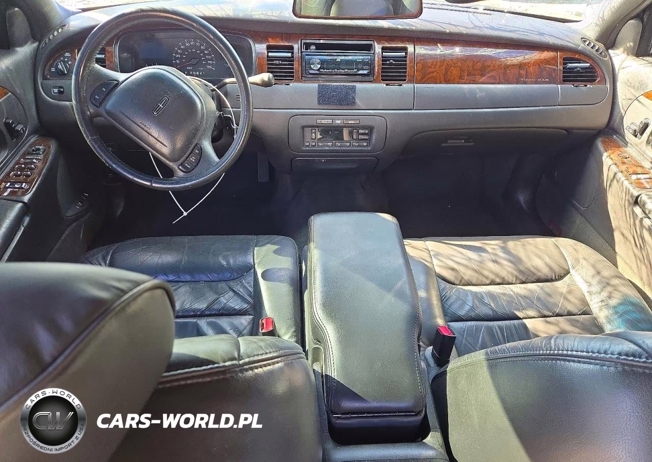 2000 Lincoln Town Car Executive VIN:1LNHM81W5YY765948 - 8