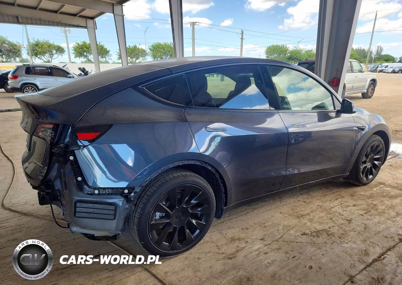 2022 Tesla Model Y VIN:7SAYGDEE0NF455128 - 3