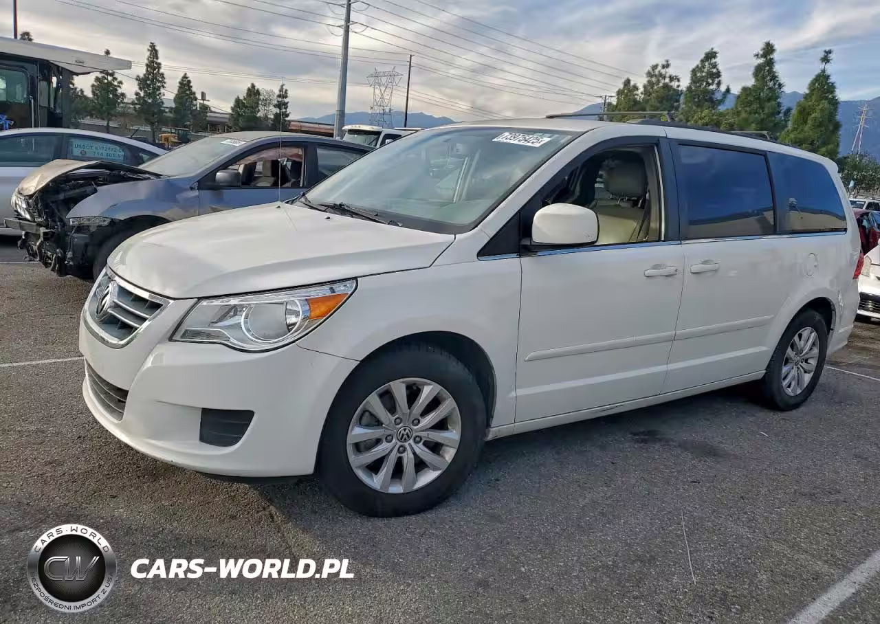 2012 Volkswagen Routan Se